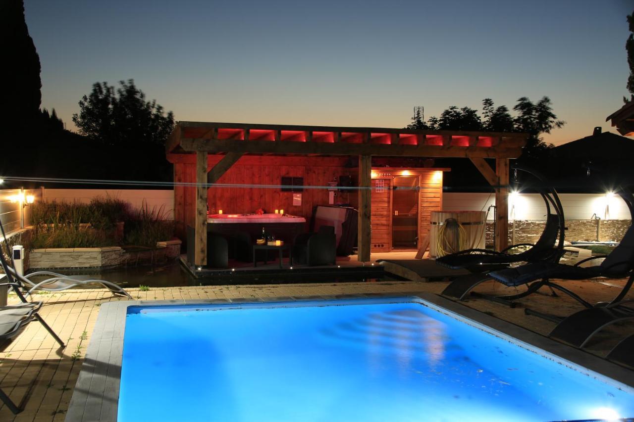 Chalet Mont Ventoux Et Chalet Vip Camaret-sur-Aigues エクステリア 写真